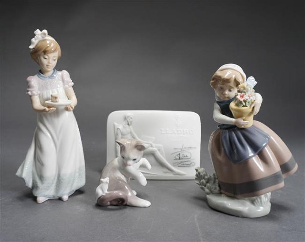 TWO LLADRO PORCELAIN FIGURES OF 32310c