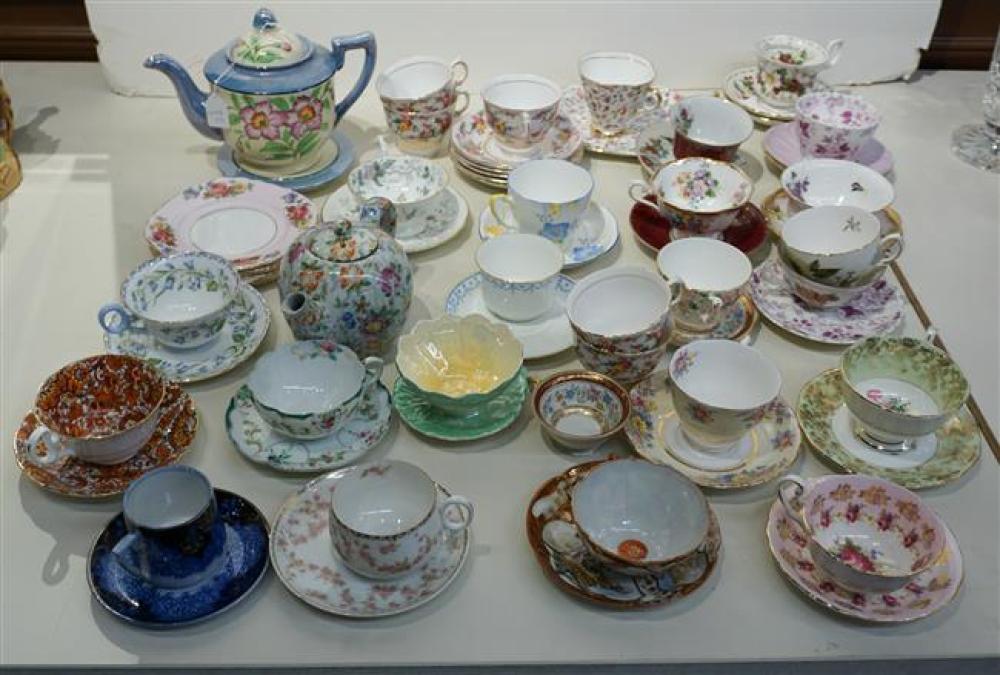 GROUP OF MOSTLY ENGLISH PORCELAIN 3232ae