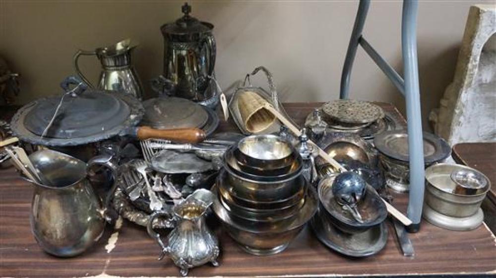 GROUP WITH AMERICAN SILVER PLATE 320e23