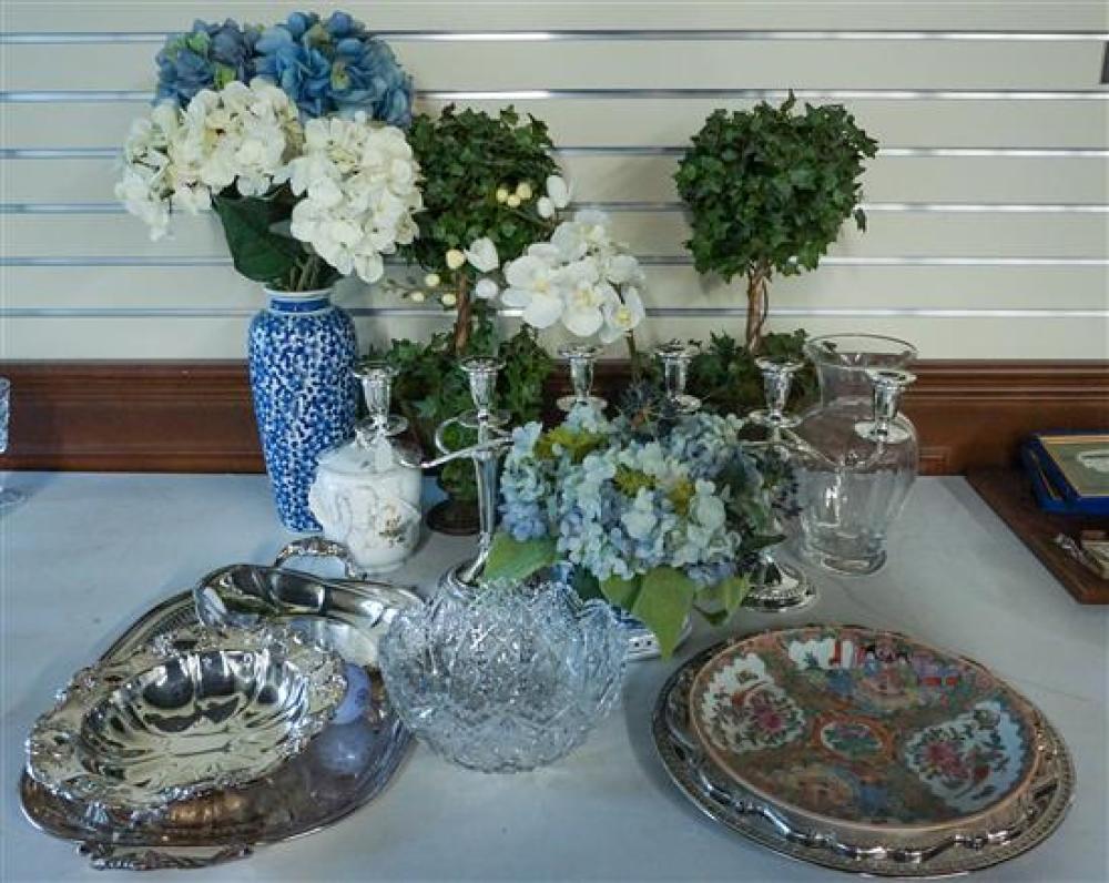 COLLECTION OF SILVER PLATE TRAYS  321002
