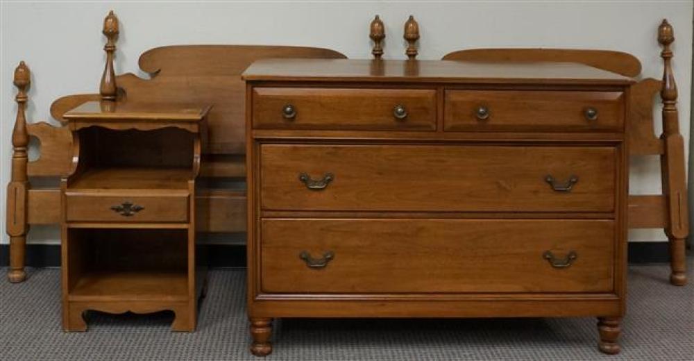 PAIR OF WALNUT AND MAPLE TWIN BEDS  3247de