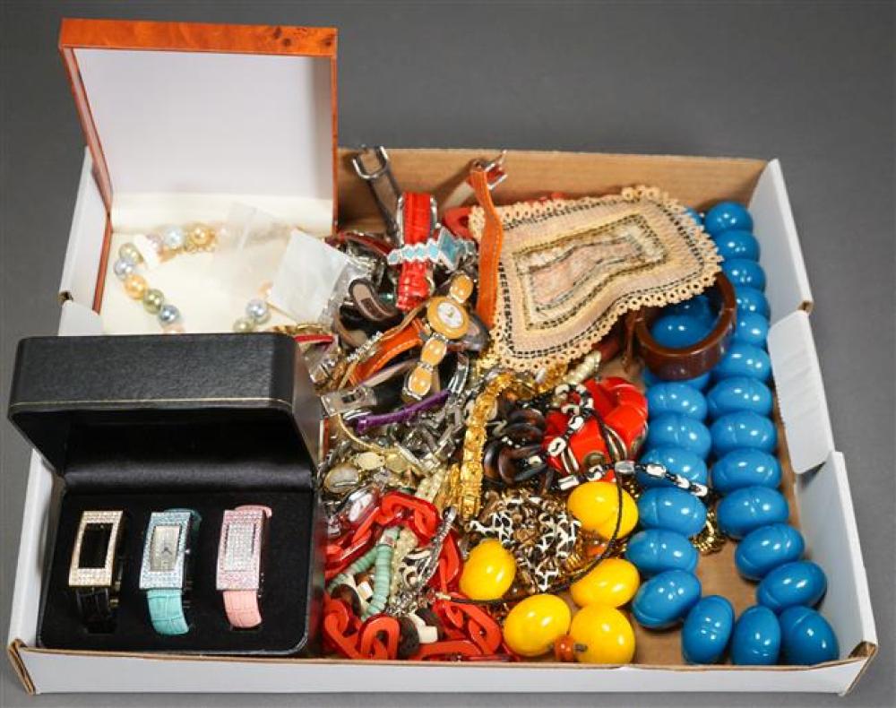 COLLECTION OF COSTUME JEWELRY AND 324f50