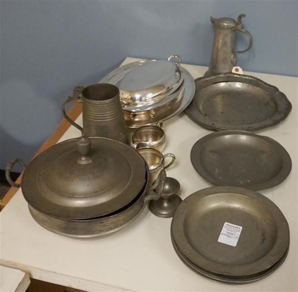 GROUP WITH AMERICAN SILVER PLATE 325536
