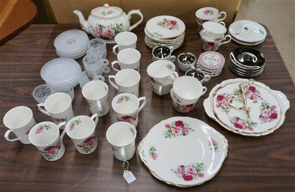 GROUP WITH ENGLISH PORCELAIN CUPS 323887