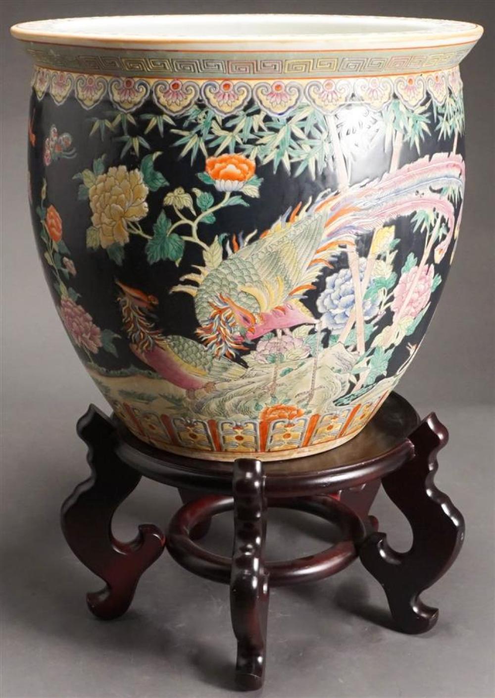 CHINESE POLYCHROME DECORATED NOIR 323985
