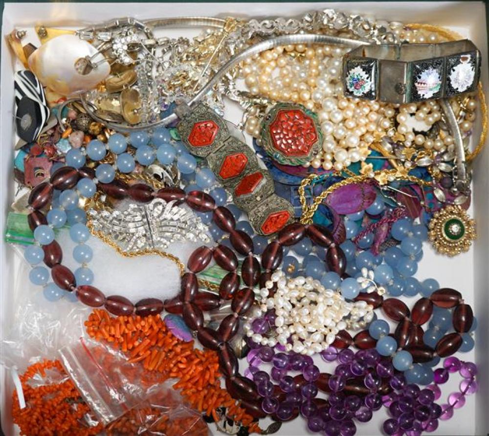 COLLECTION OF BEADED NECKLACES  323a2e