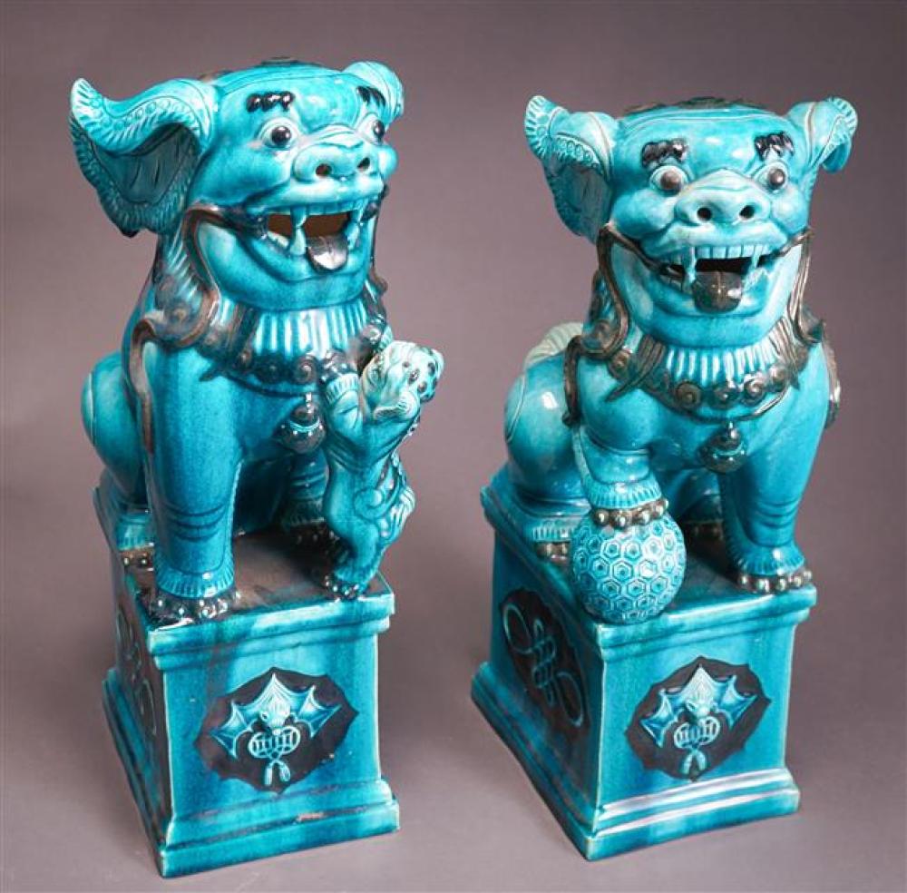 PAIR OF CHINESE TURQUOISE GLAZED 323c1d