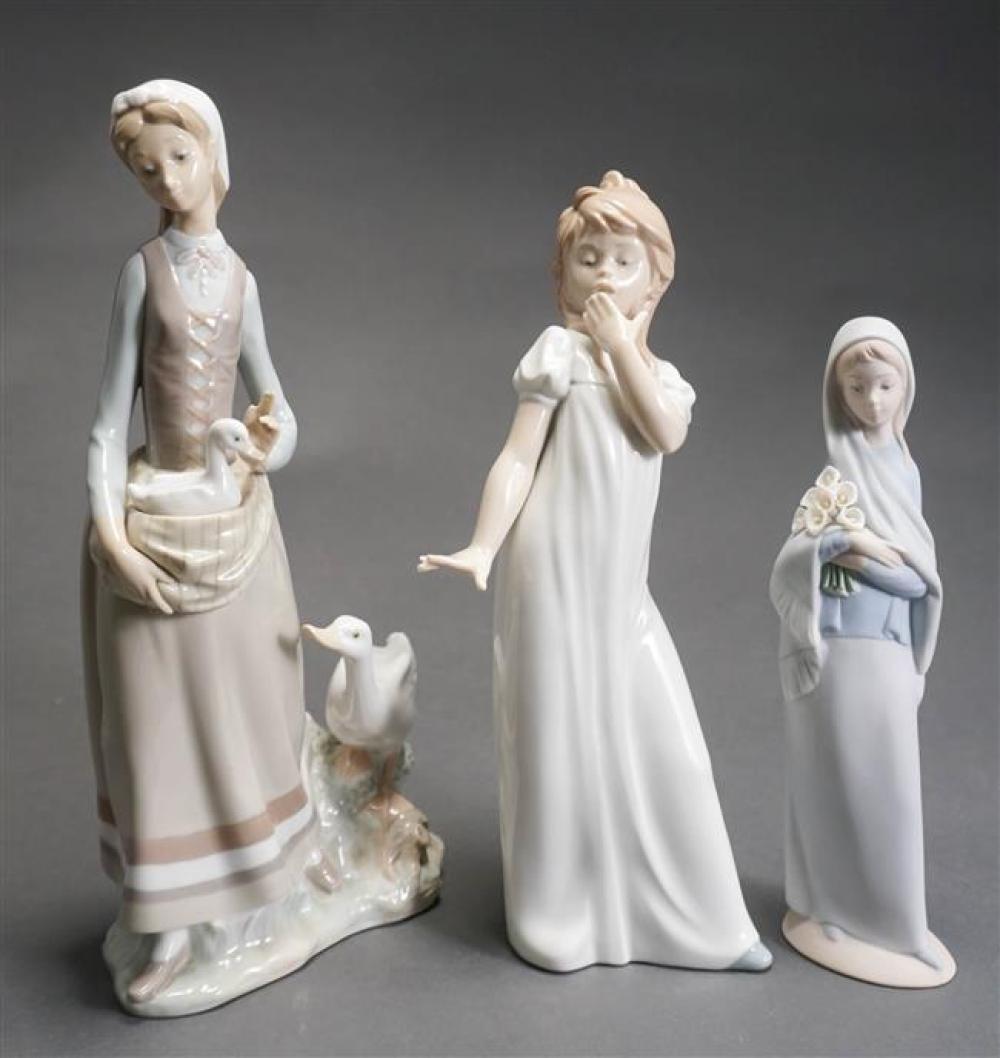 TWO LLADRO AND A NAO PORCELAIN 323d5e