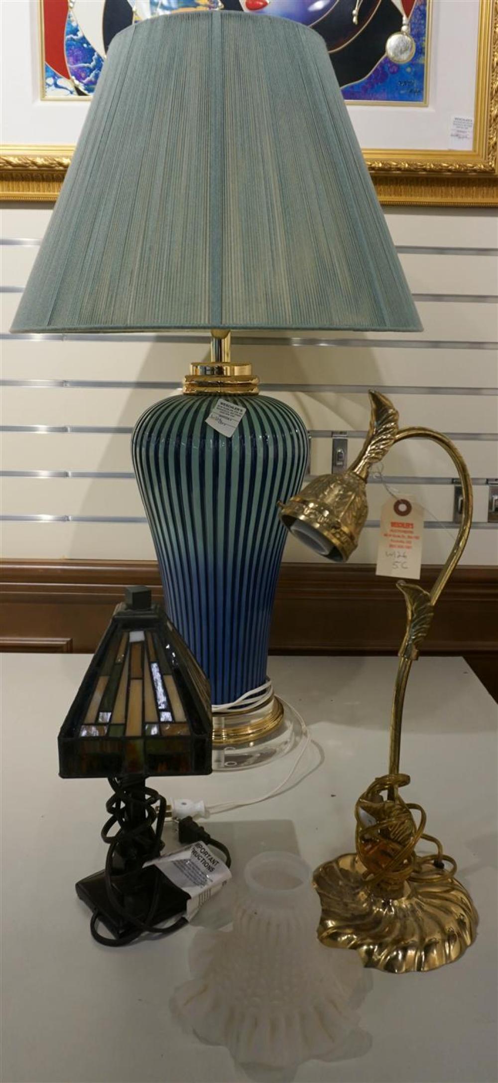 ART GLASS TABLE LAMP LEADED GLASS 32423a