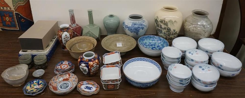 GROUP OF ASSORTED ASIAN PORCELAIN 326eeb