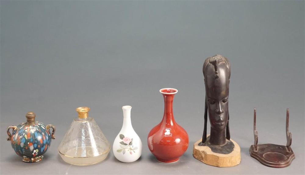 COLLECTION OF GLASS AND PORCELAIN 3279f4