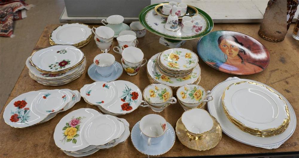 GROUP WITH MOSTLY ENGLISH PORCELAIN 329516