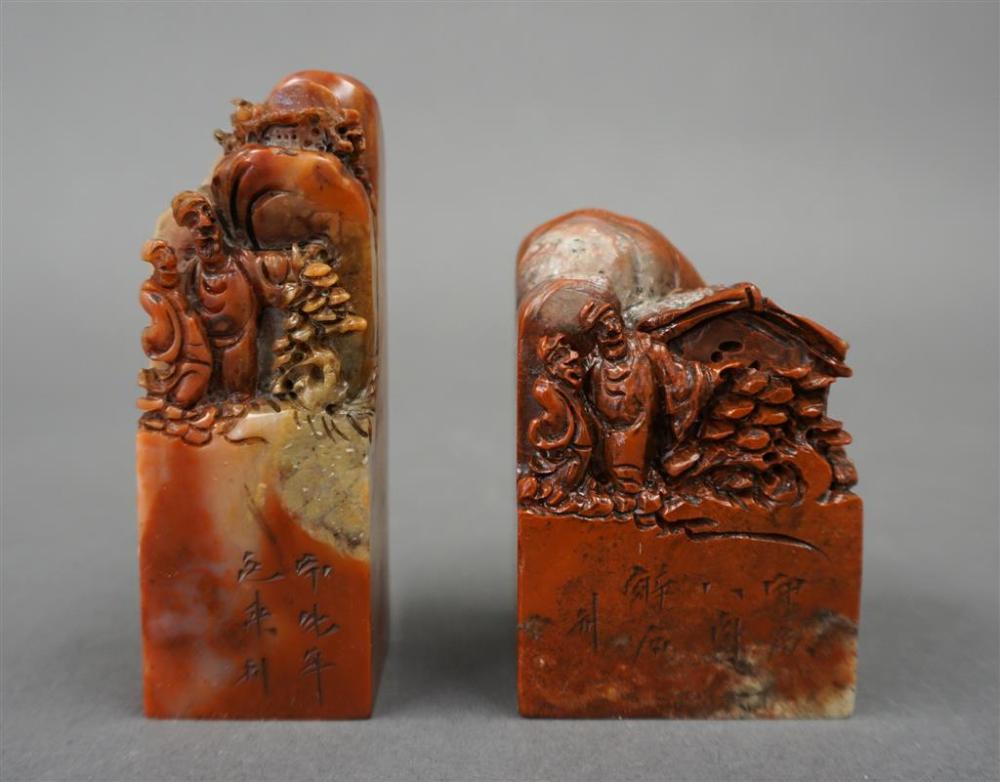 TWO CHINESE CARVED SHOUSHAN SOAPSTONE 32a17d