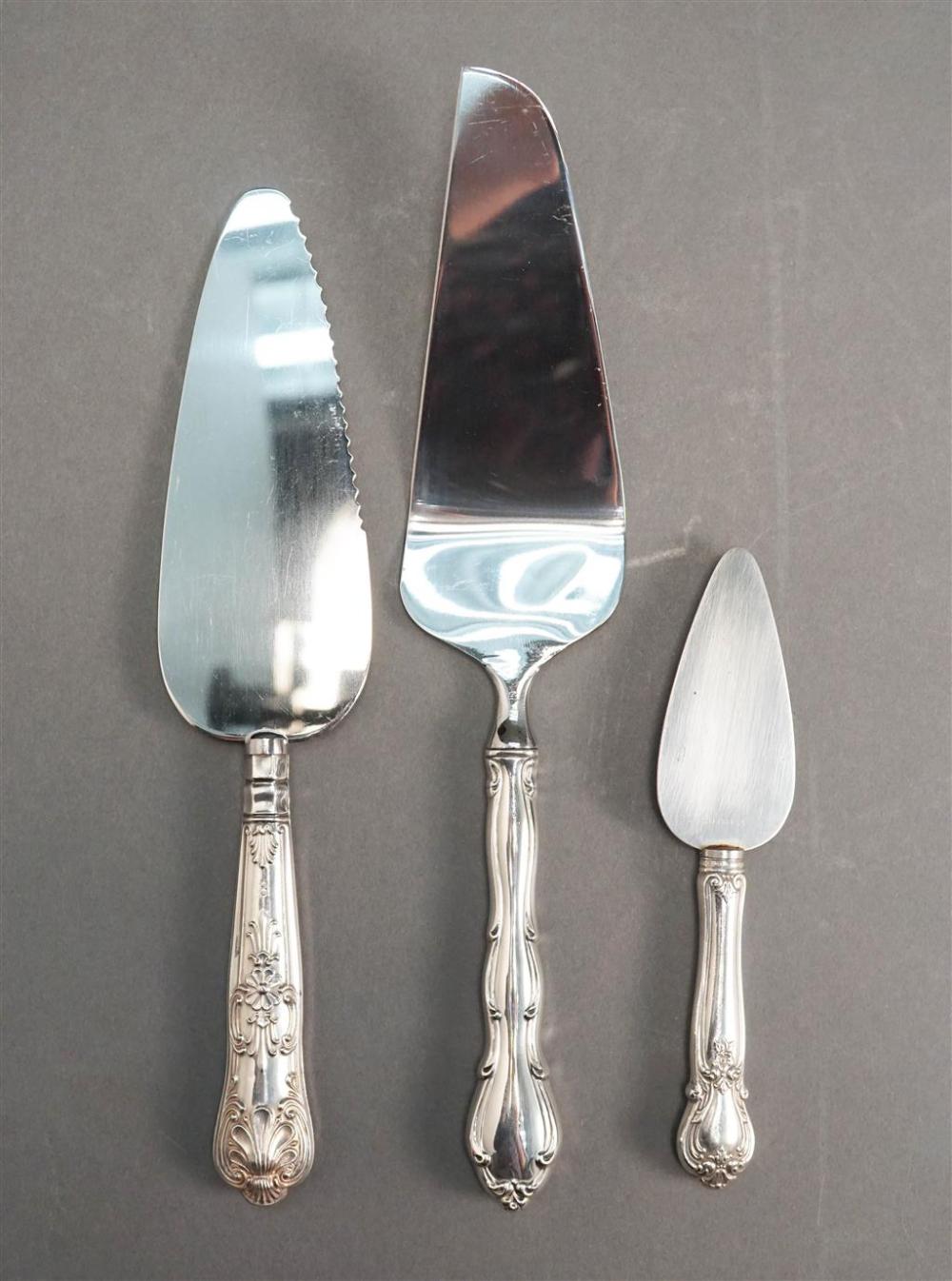 THREE STERLING HANDLED PASTRY SERVING 3281ee