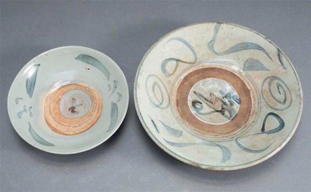 TWO KOREAN BLUE AND WHITE GLAZED 3285a5