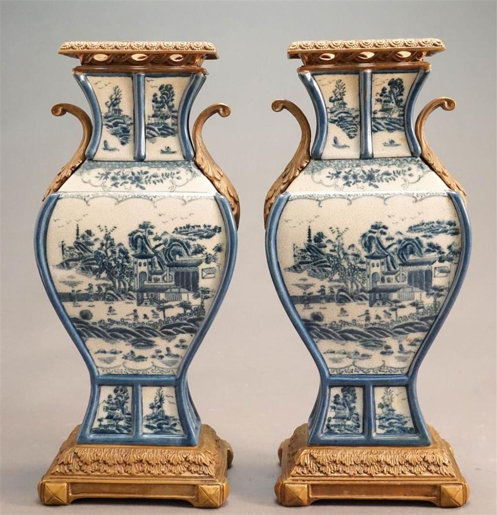 PAIR CHINESE BLUE AND WHITE FRENCH 3286e6