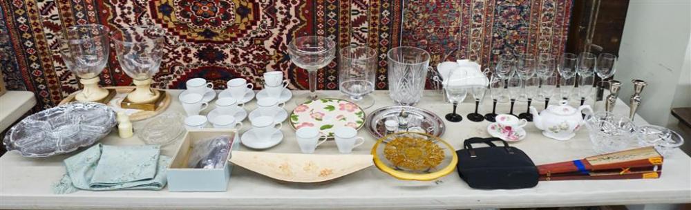 COLLECTION WITH PORCELAIN GLASSWARE 328d31