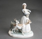 LLADRO PORCELAIN FIGURINE OF WOMAN WITH