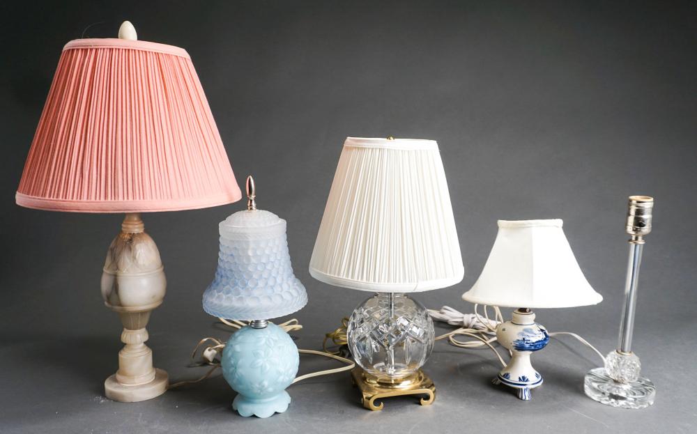 FIVE ASSORTED TABLE LAMPS INCLUDING  32c58a