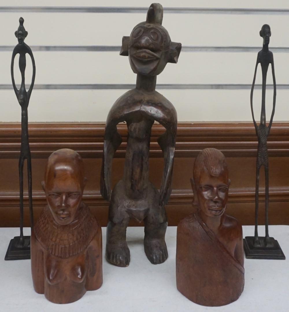 COLLECTION WITH THREE AFRICAN CARVED 32b14c
