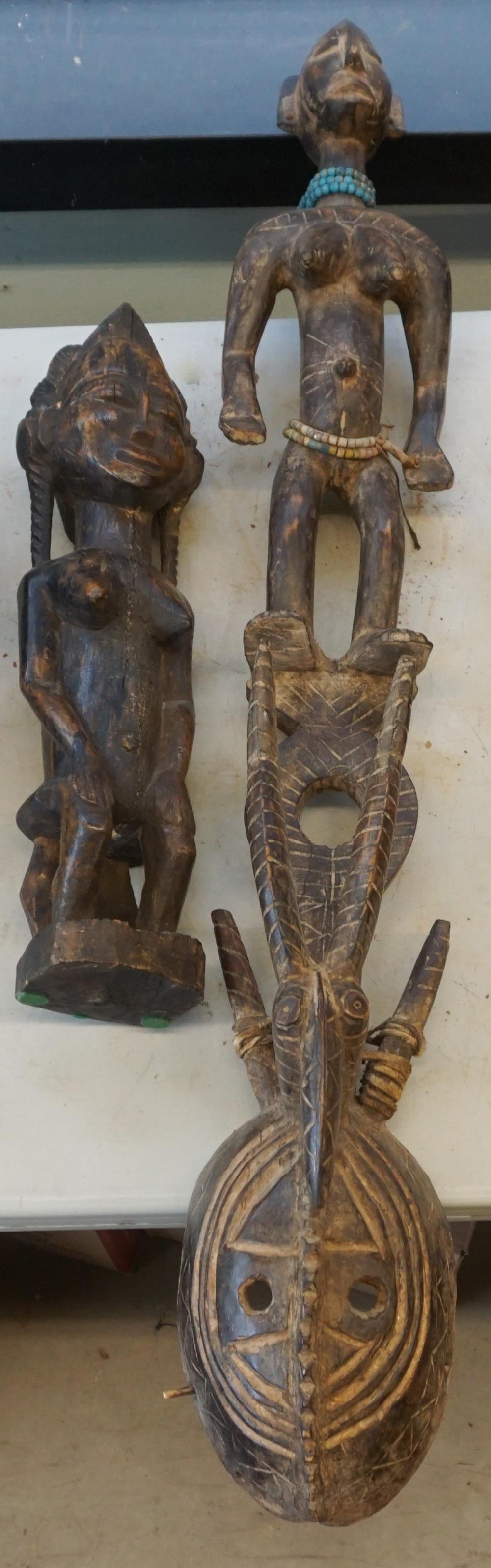 AFRICAN CARVED WOOD FIGURE AND 32b3c0