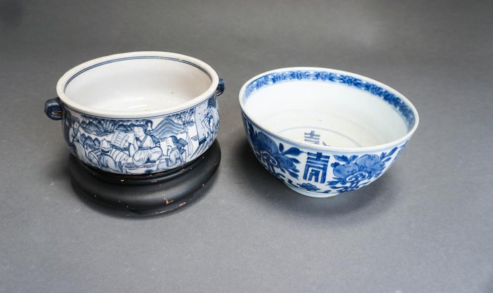 TWO SOUTHEAST ASIAN BLUE AND WHITE 32b728