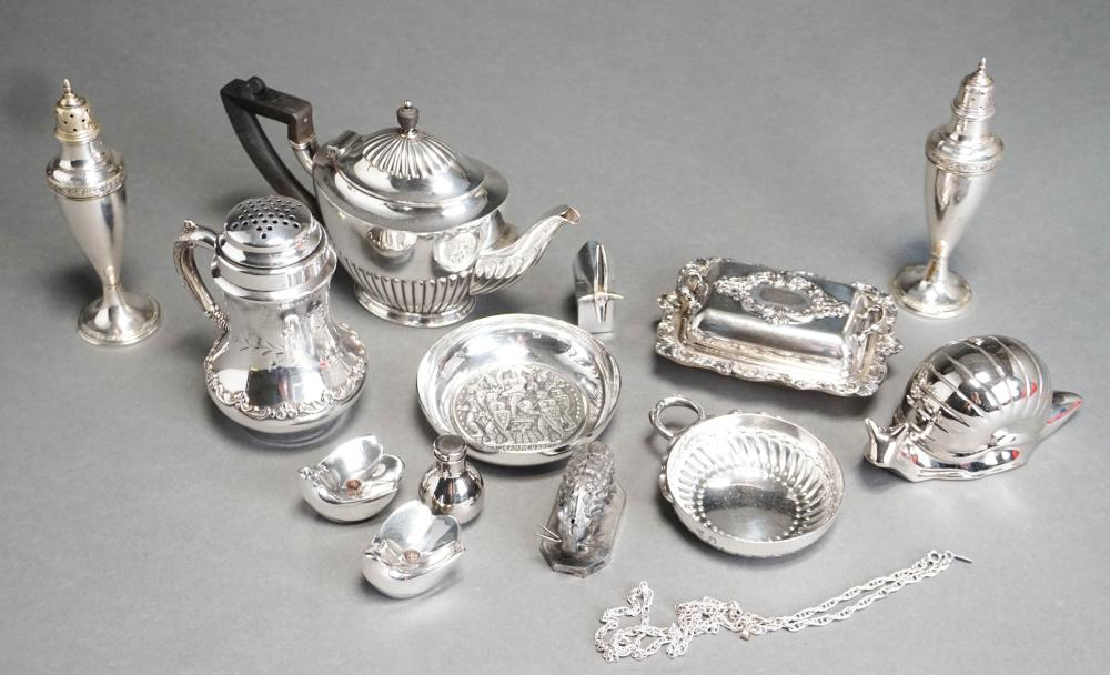 GROUP OF ASSORTED DECORATIVE SILVERPLATE 32b7d3