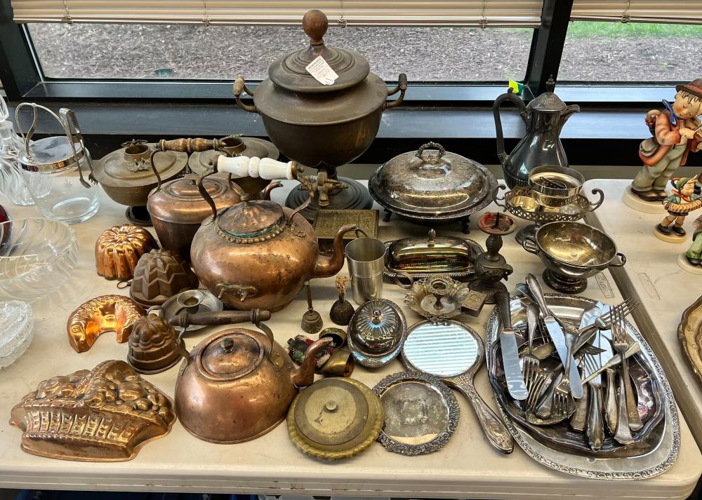 GROUP OF ASSORTED COPPER AND METALWARE 32e20e
