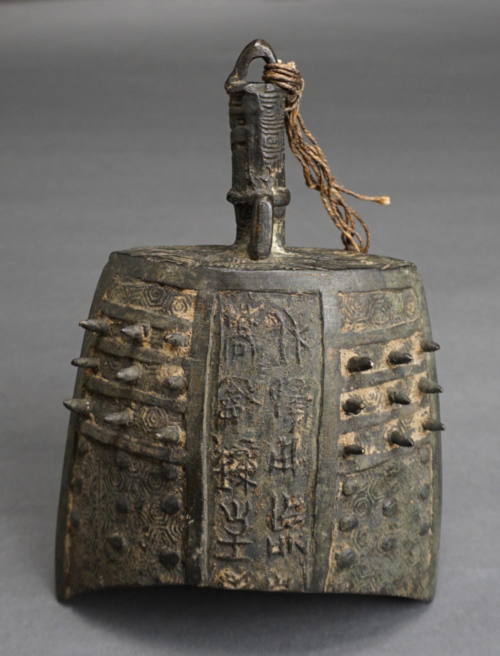 CHINESE ARCHAIC STYLE BRONZE BELL 32f412