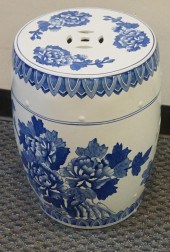 CHINESE BLUE AND WHITE PORCELAIN BARREL-FORM
