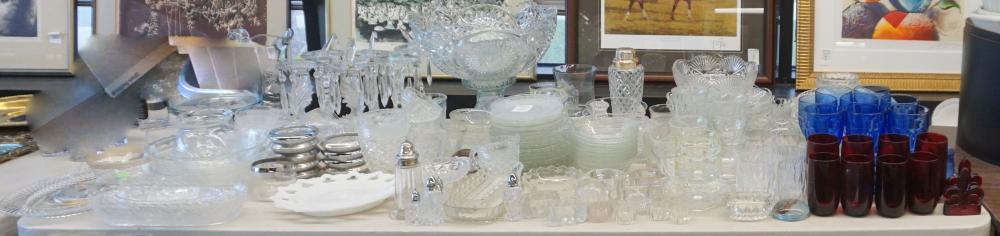 COLLECTION OF GLASSWARE INCLUDING 330e99