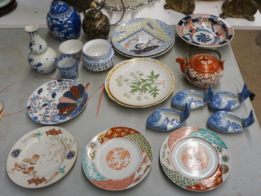 GROUP OF MOSTLY JAPANESE PORCELAIN 331654