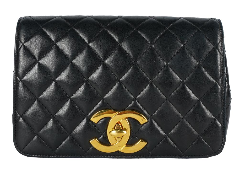 CHANEL QUILTED BLACK LEATHER PURSE 32fb87