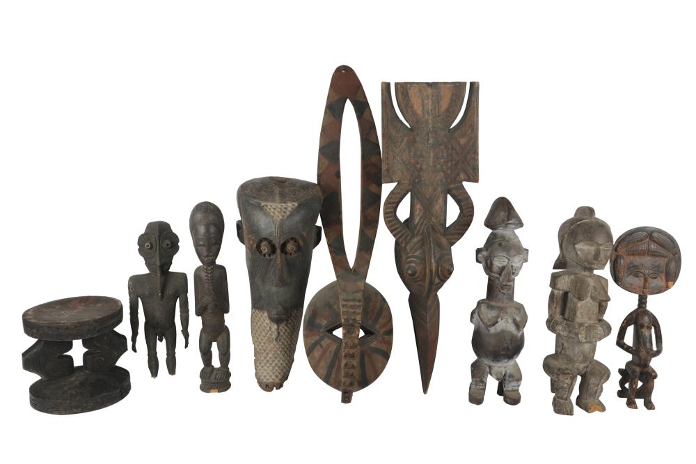 GROUP OF AFRICAN WOOD CARVINGScomprising 32fbc5