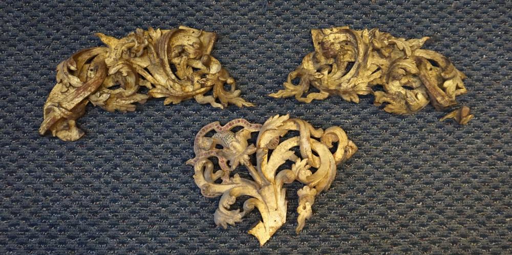 TWO CONTINENTAL CARVED AND GILT 32fe28