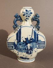 CHINESE BLUE AND WHITE PORCELAIN TWO-HANDLE
