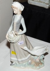 LARGE LLADRO FIGURE Of a girl with geese;