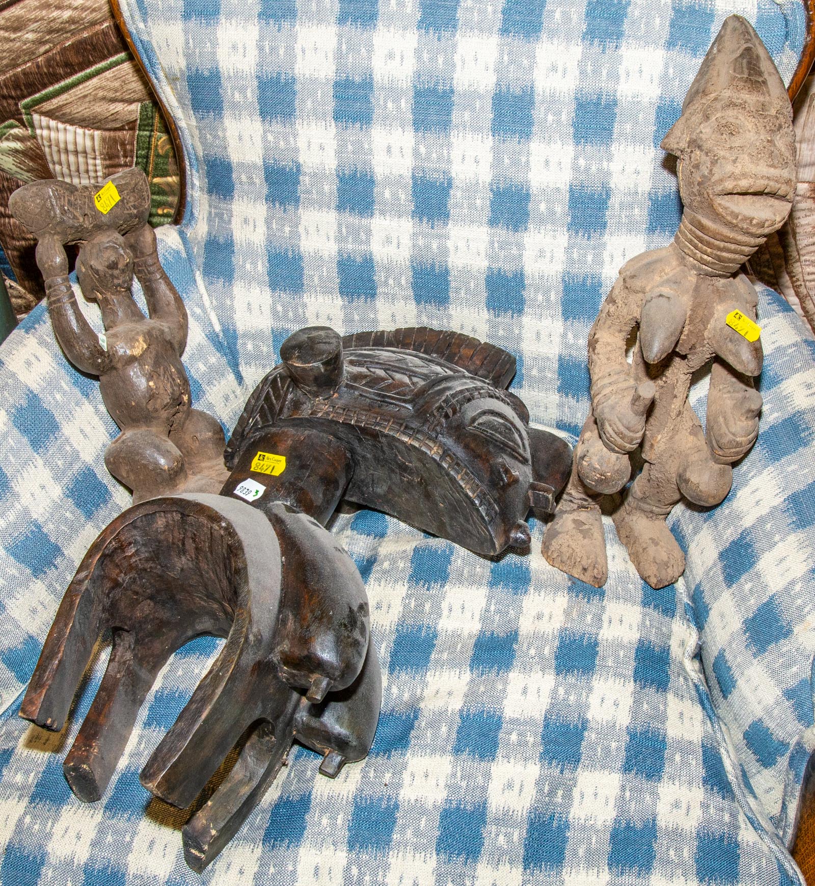THREE DECORATIVE AFRICAN WOOD CARVINGS 333f29