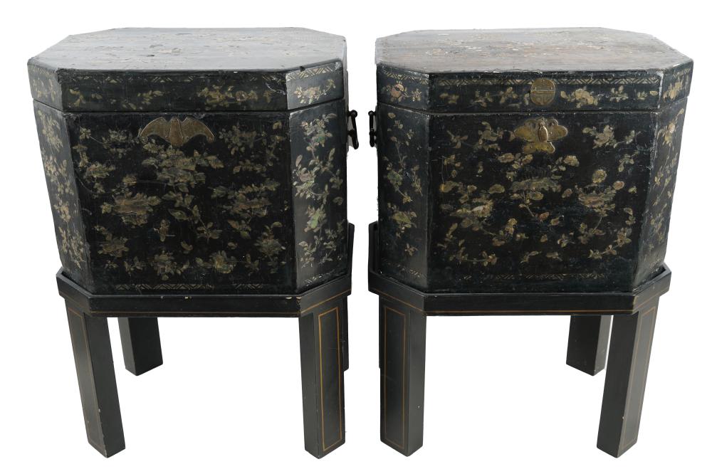 PAIR OF JAPANESE LACQUERED TEA 3325e8