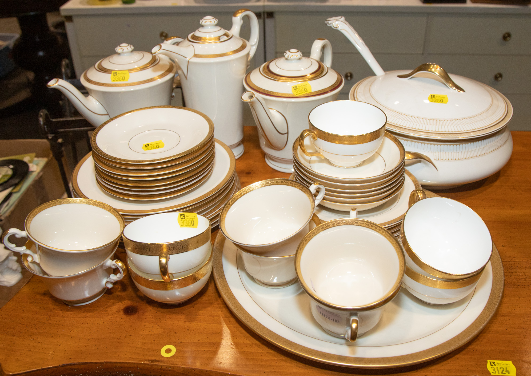 AN ASSORTMENT OF GOLD BAND CHINA Including