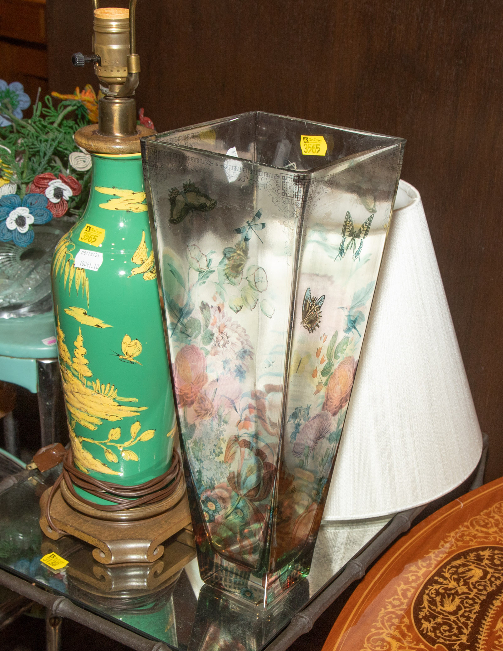 ASIAN STYLE TABLE LAMP WITH SHADE  335698