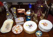 GROUP OF DECORATIVE & COLLECTIBLE ITEMS