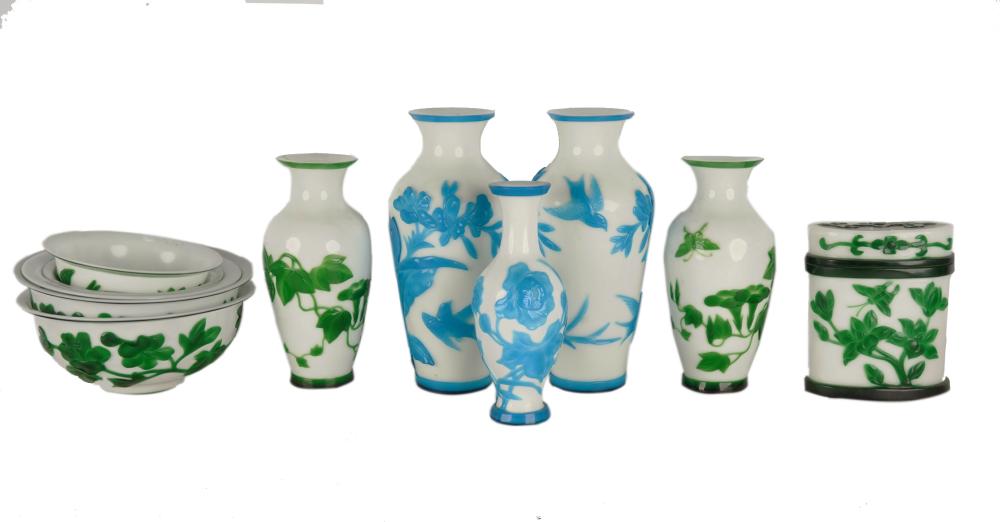 COLLECTION OF CHINESE PEKING GLASScomprising 3375d4