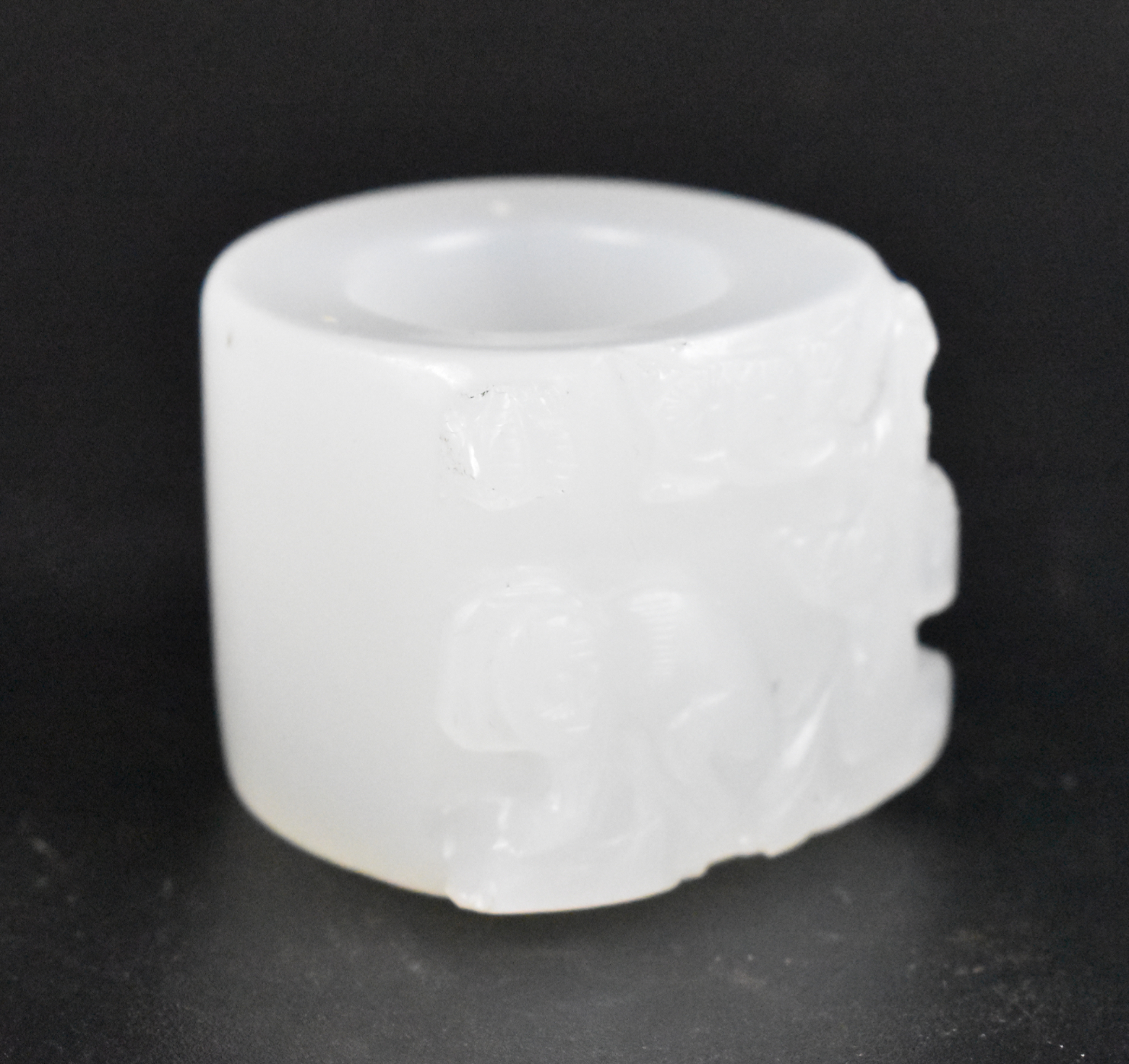 CHINESE GLASS CARVED ARCHER RING 33a2c1