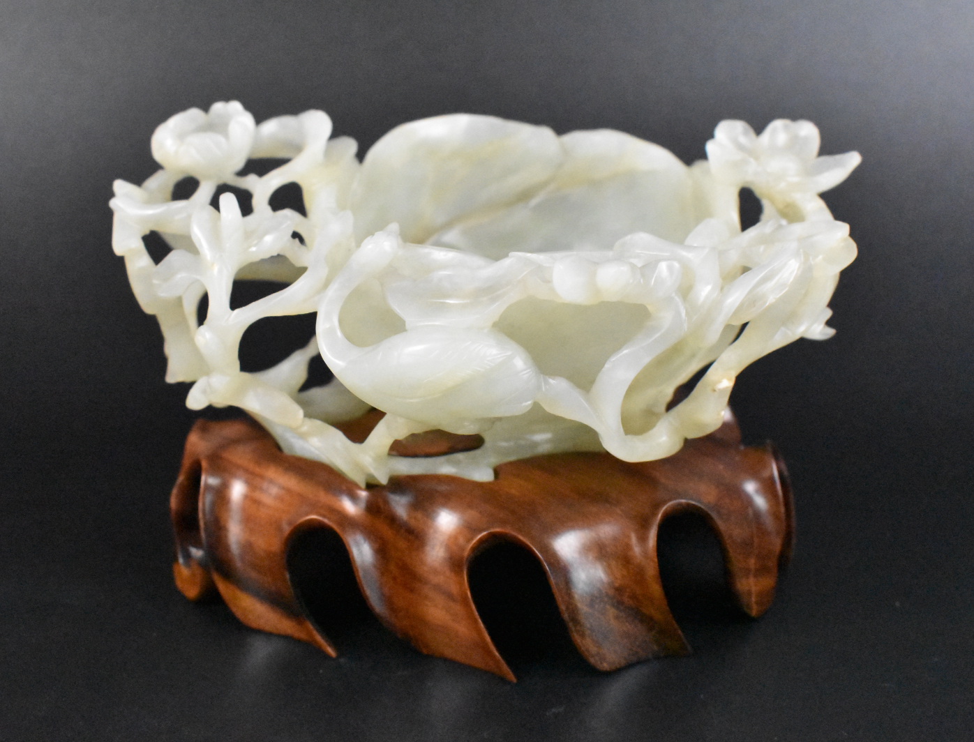 CHINESE WHITE JADE CARVING OF LIBATION 33a2c2
