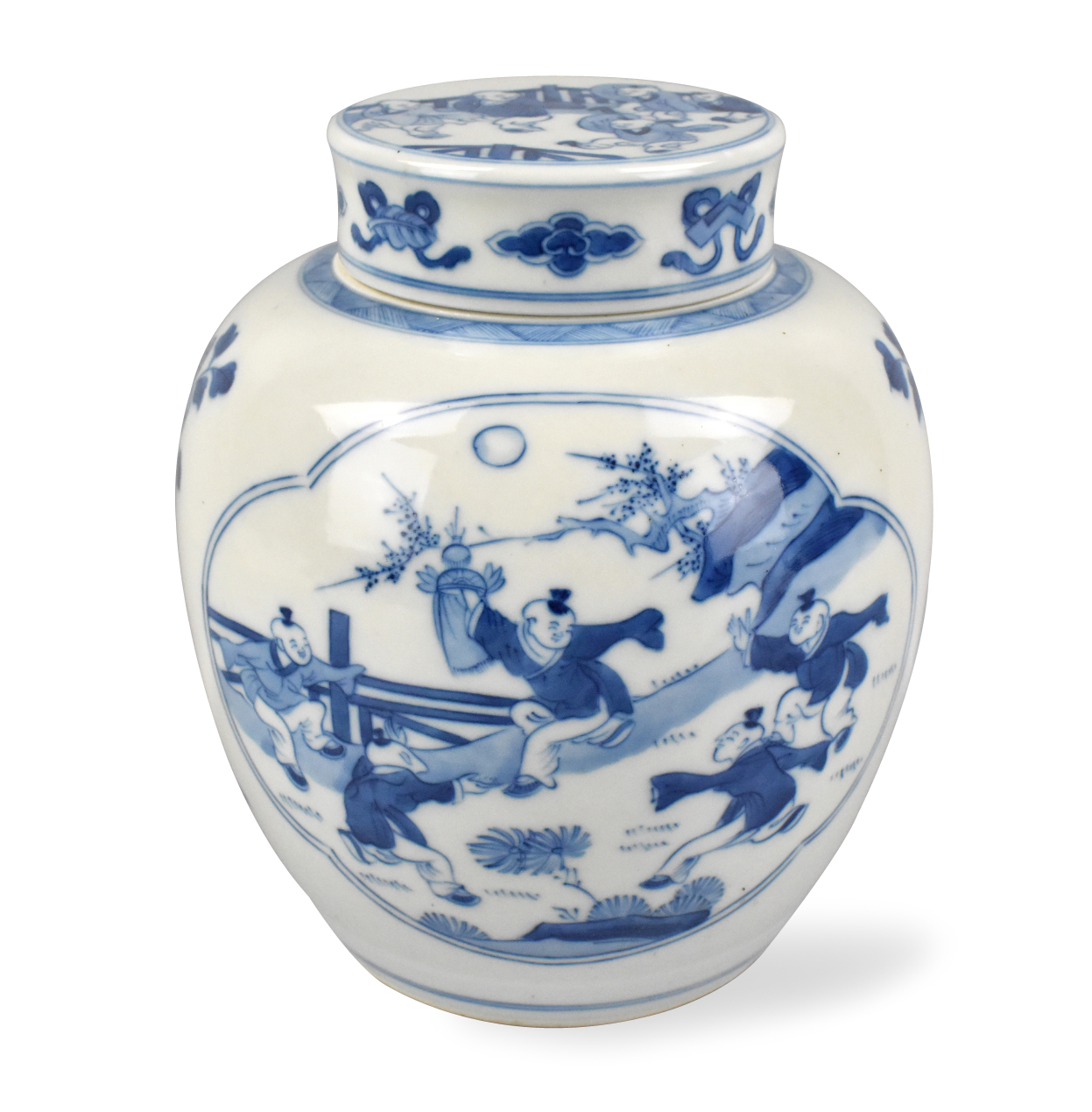 CHINESE BLUE WHITE COVERED JAR 33a332