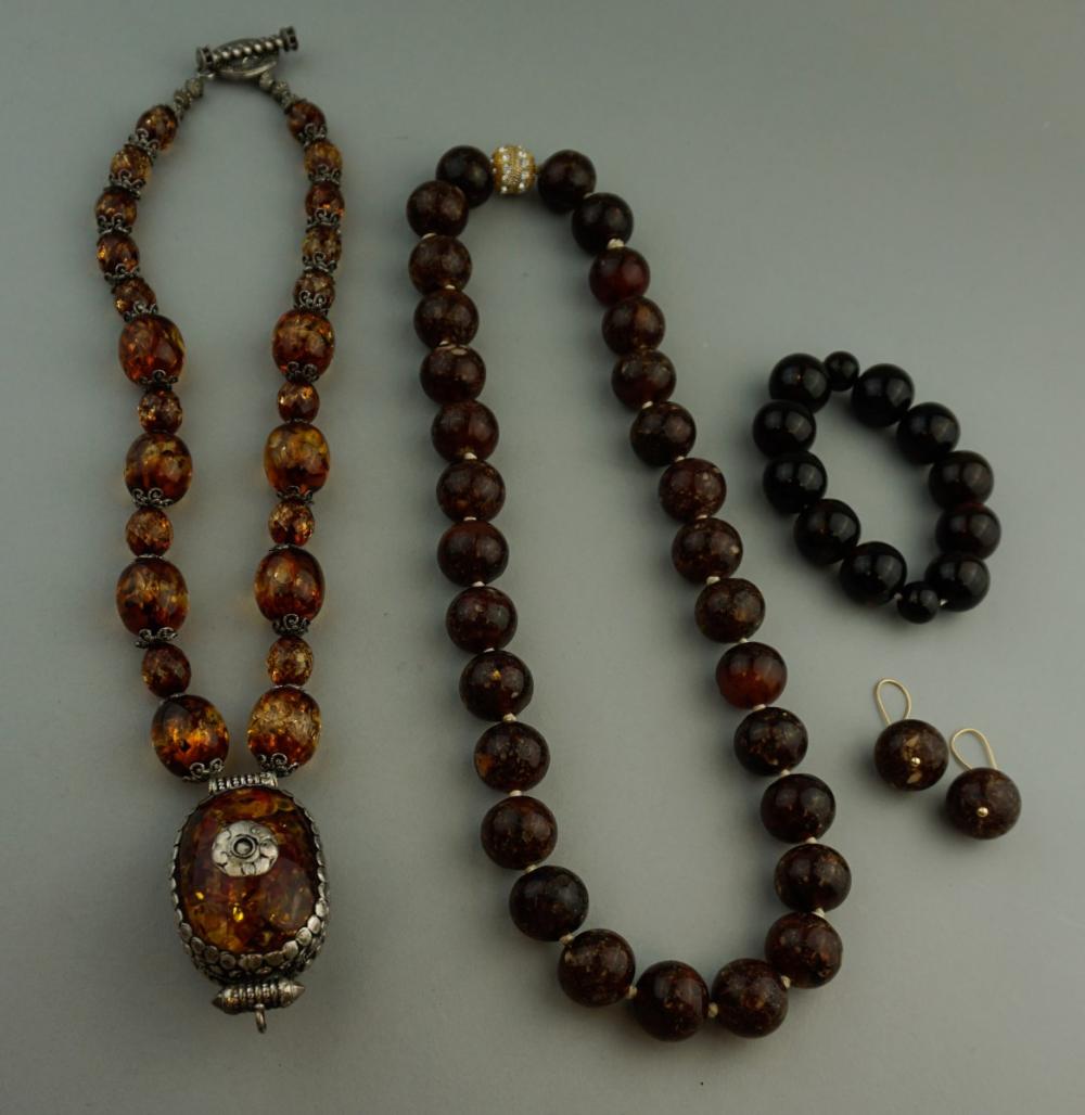 COLLECTION OF FAUX AMBER JEWELRYCOLLECTION 33a524