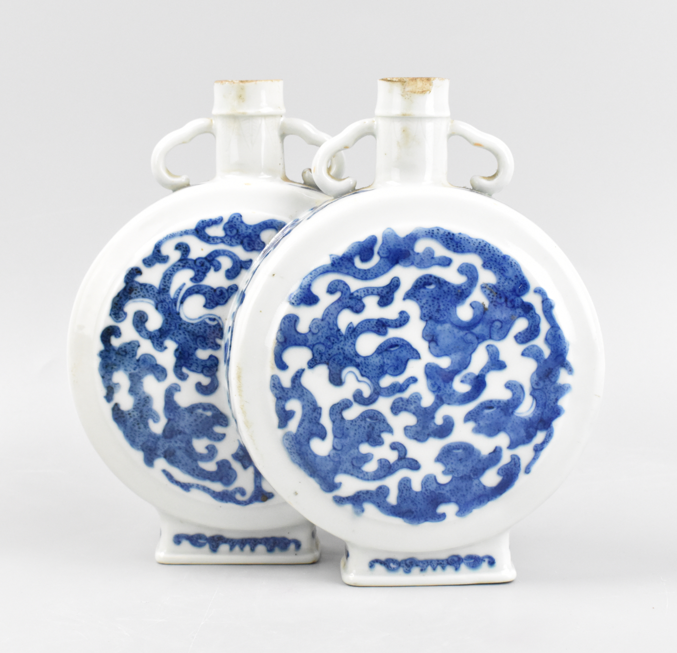 CHINESE BLUE WHITE DOUBLE MOONFLASK 33a562