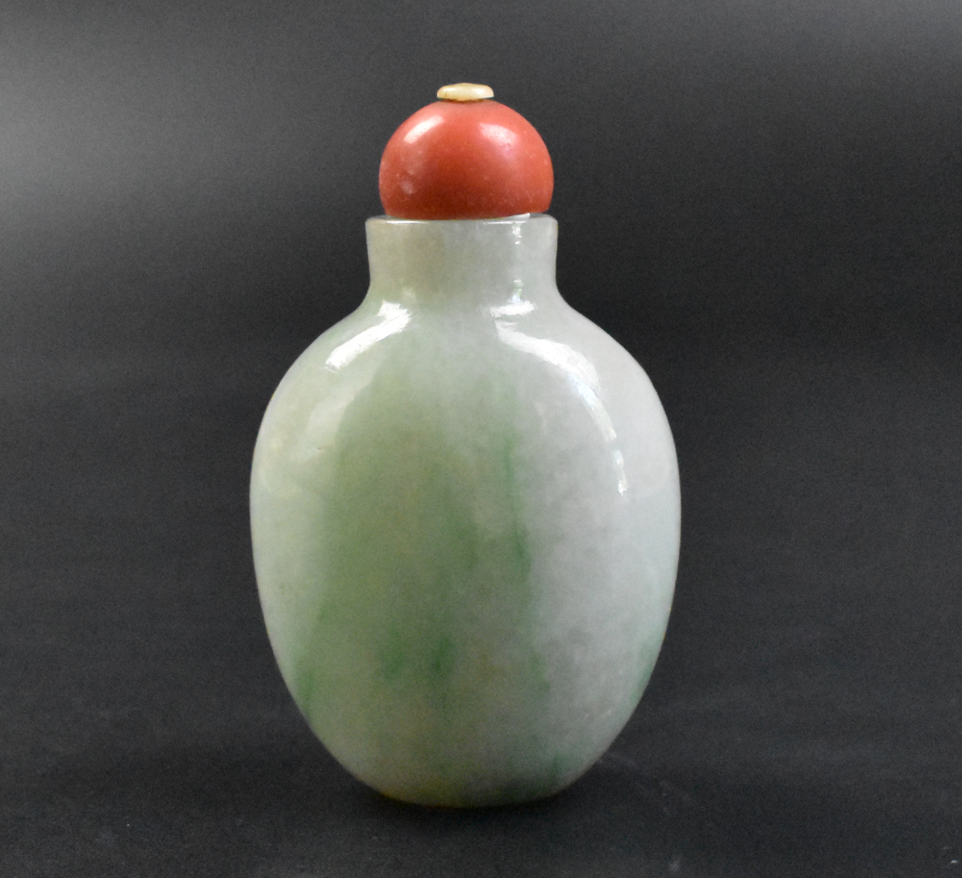 CHINESE JADEITE CARVED SNUFF BOTTLE  33a697