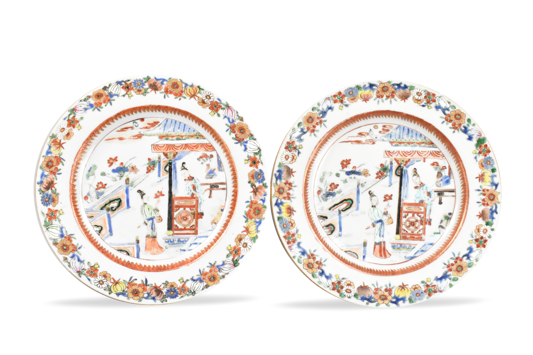 PAIR CHINESE FAMILLE ROSE PLATES 33a6ae